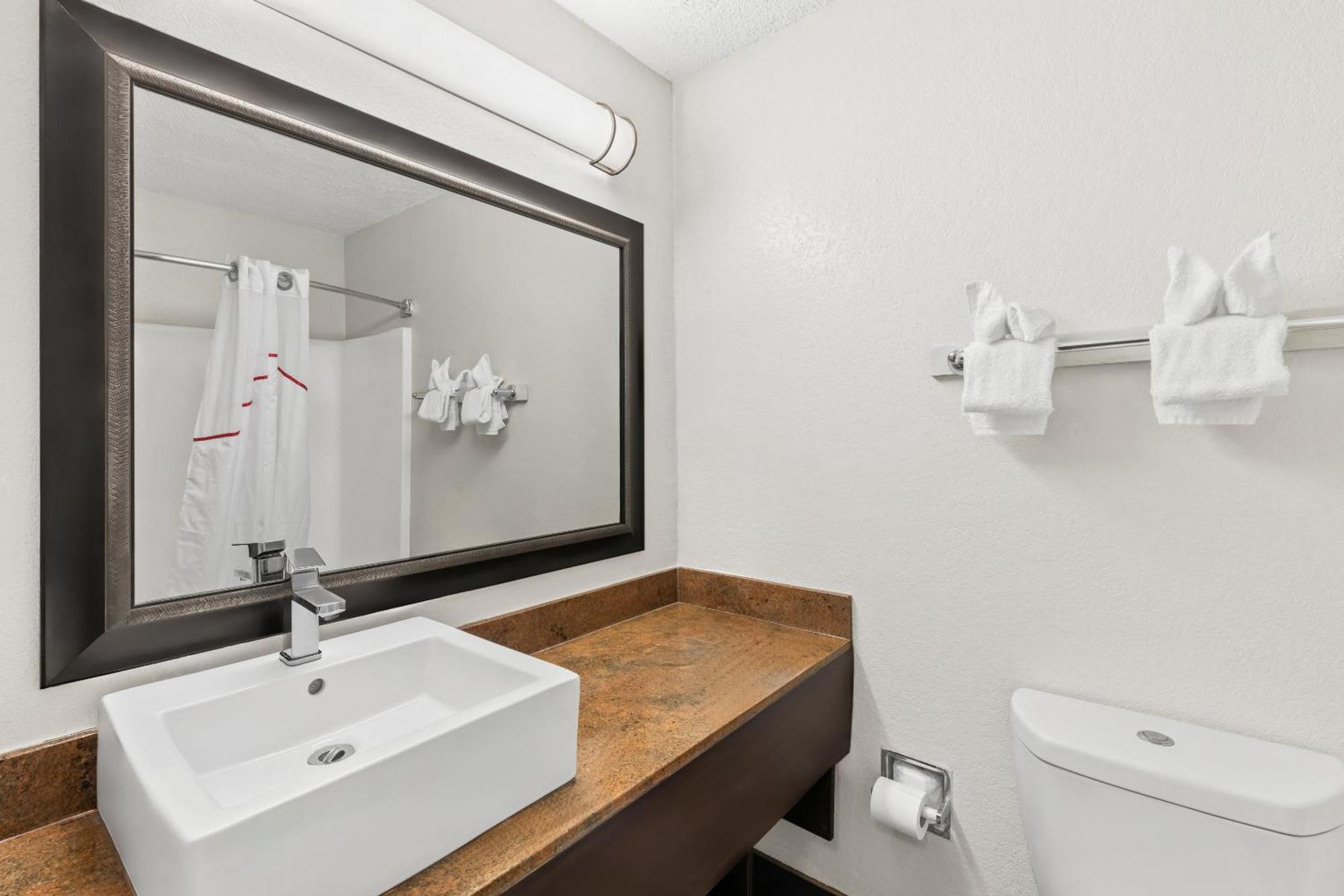 Red Roof Plus+ & Suites Atlanta Airport South College Park Екстер'єр фото