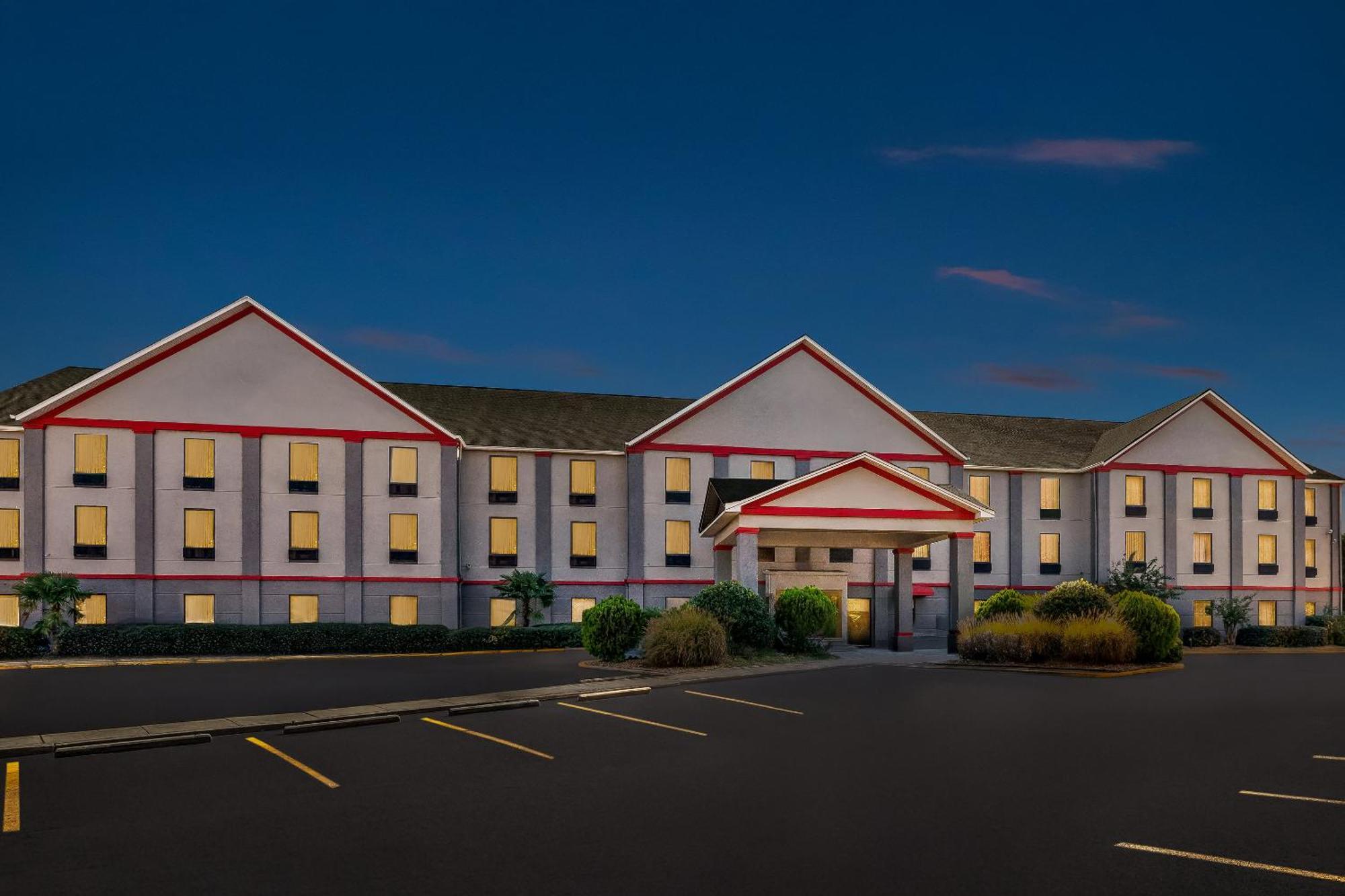 Red Roof Plus+ & Suites Atlanta Airport South College Park Екстер'єр фото