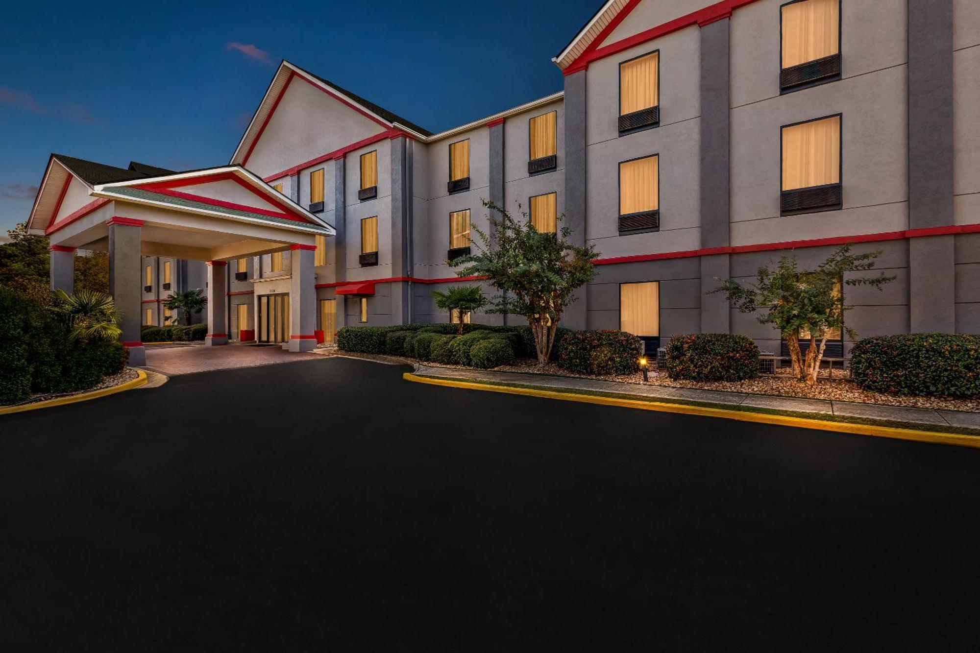 Red Roof Plus+ & Suites Atlanta Airport South College Park Екстер'єр фото