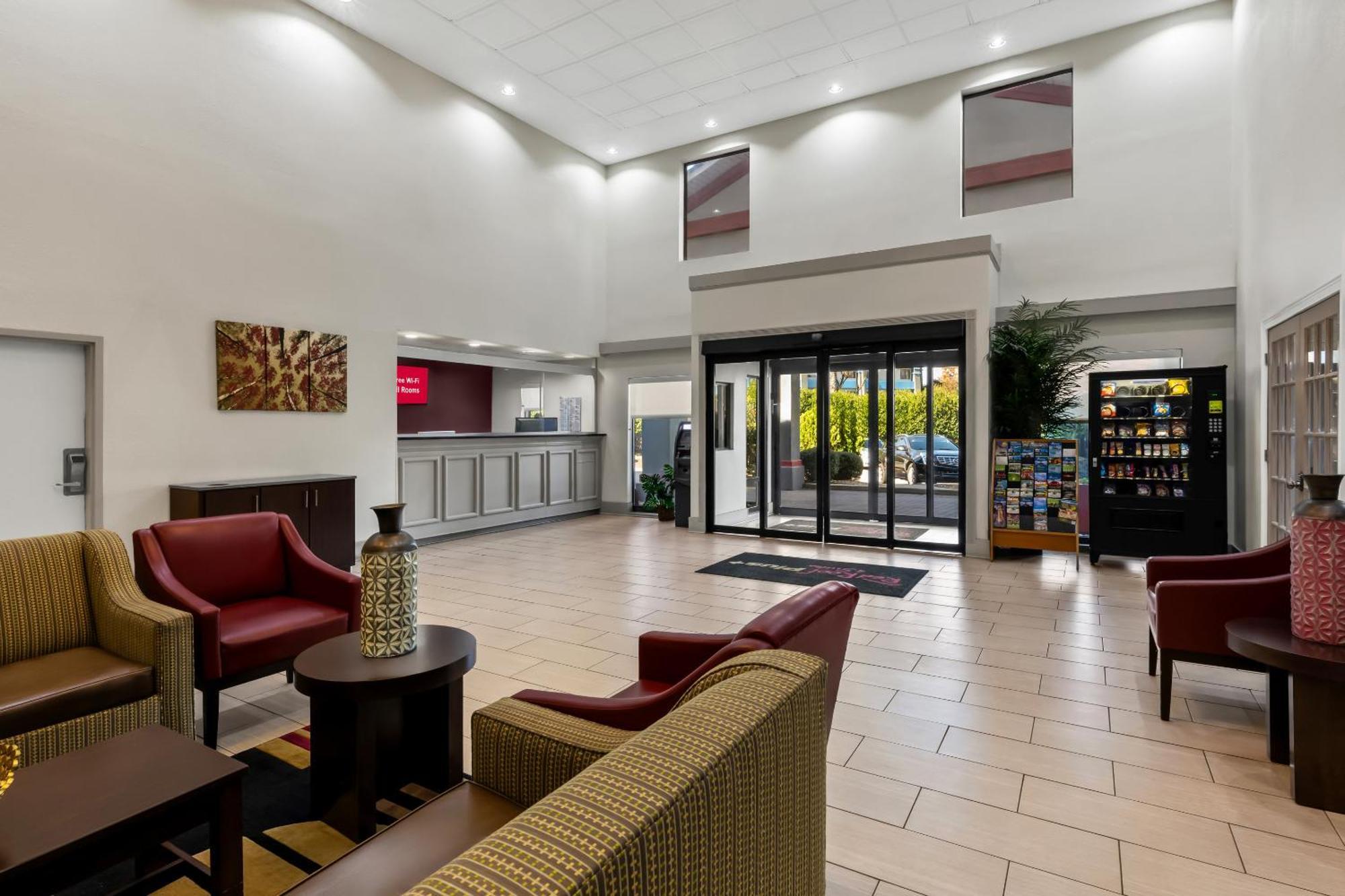Red Roof Plus+ & Suites Atlanta Airport South College Park Екстер'єр фото
